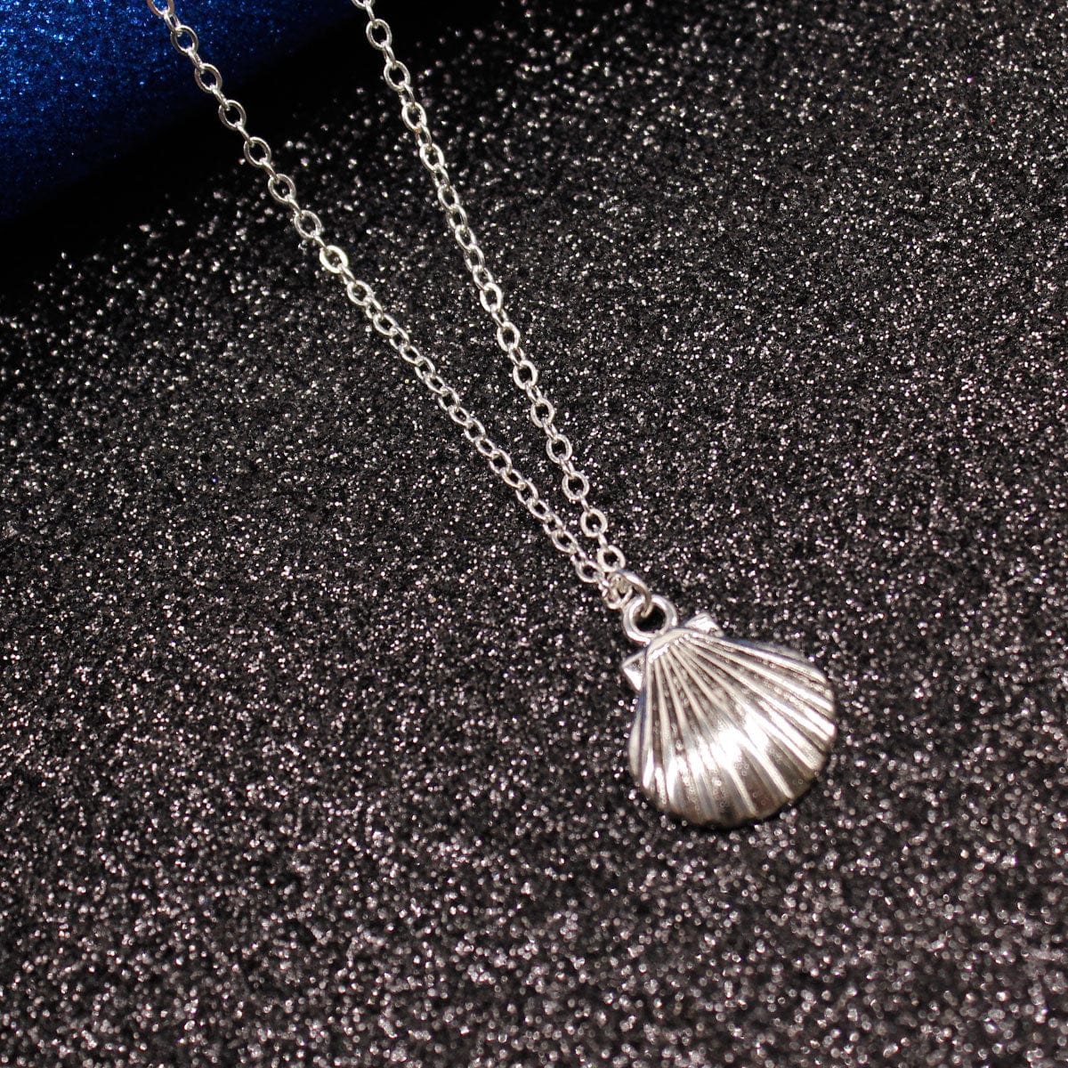 JuJumoose Geometric scallop necklace